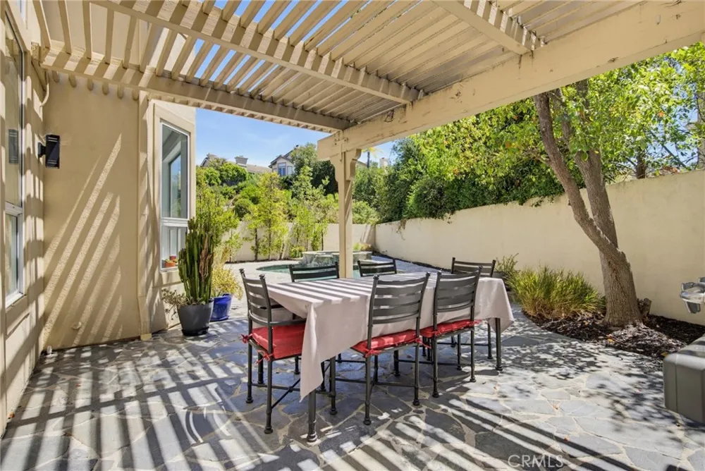 22312 Delia Court Calabasas, CA 91302