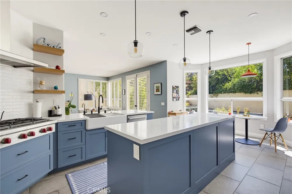 22312 Delia Court Calabasas, CA 91302