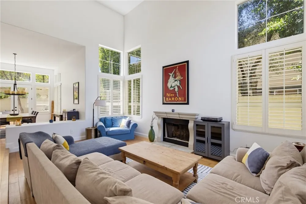 22312 Delia Court Calabasas, CA 91302