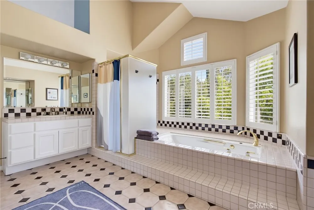22312 Delia Court Calabasas, CA 91302