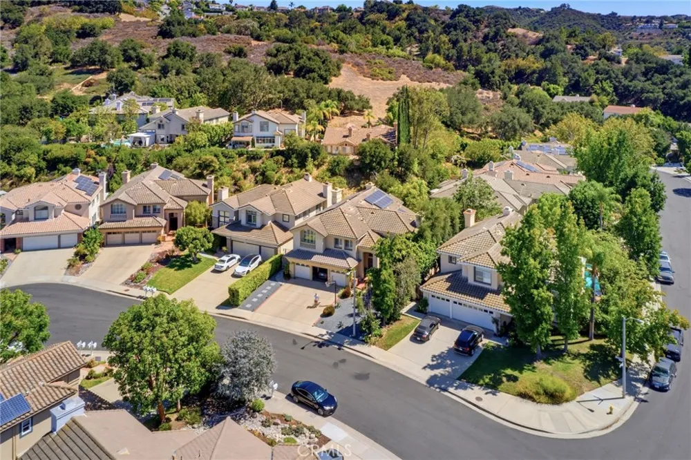 22312 Delia Court Calabasas, CA 91302
