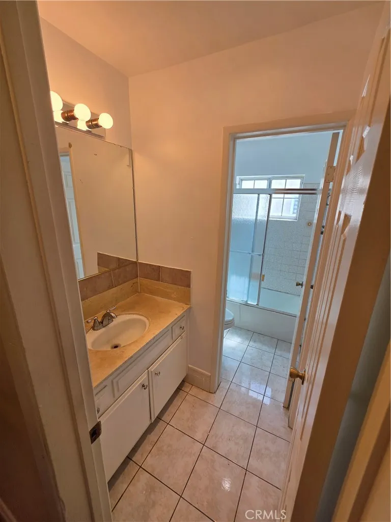 1035 Western #4 Glendale, CA 91201