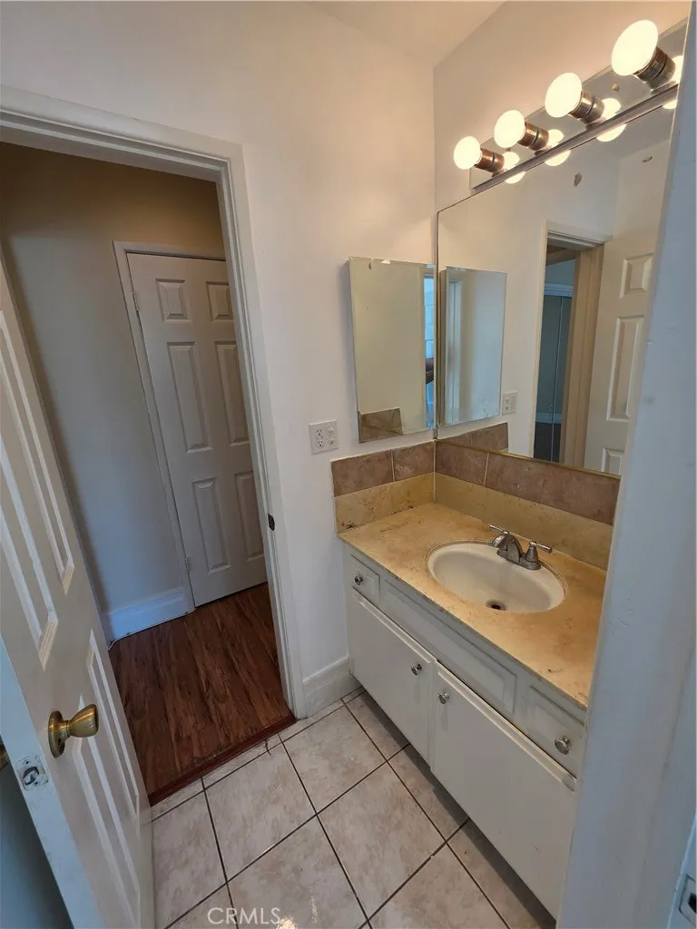 1035 Western #4 Glendale, CA 91201
