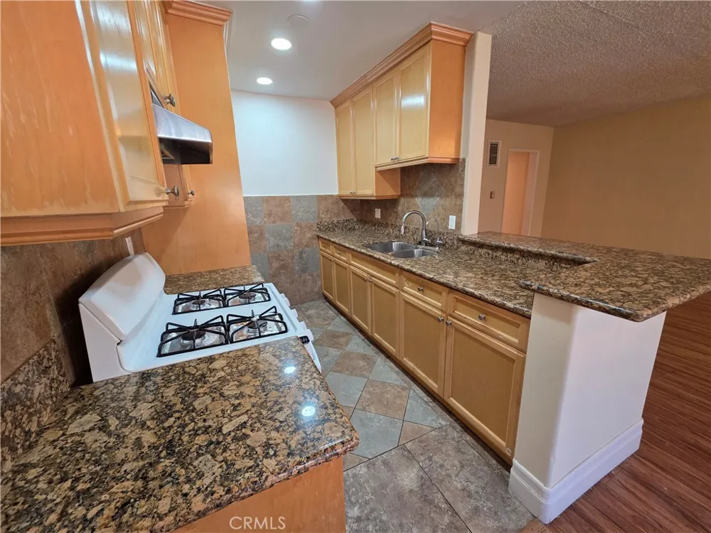 1035 Western #4 Glendale, CA 91201