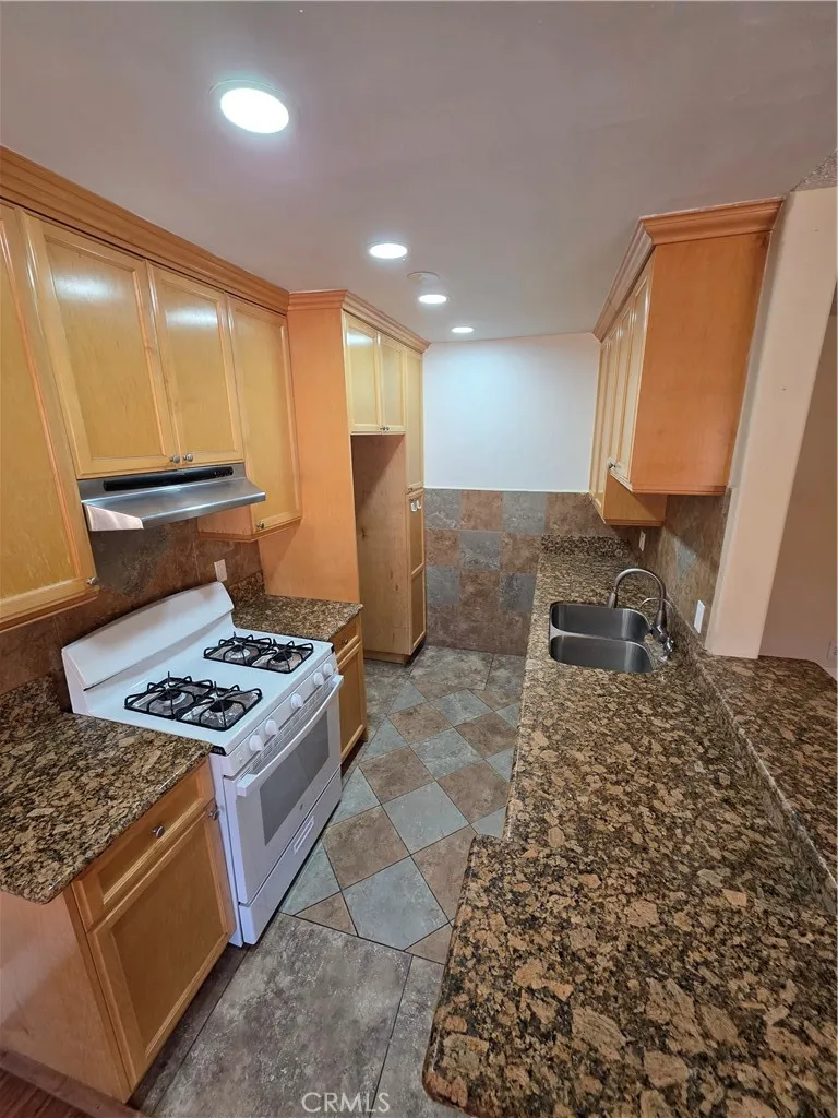 1035 Western #4 Glendale, CA 91201