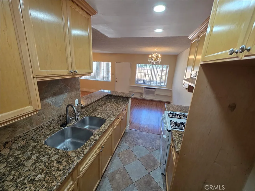 1035 Western #4 Glendale, CA 91201