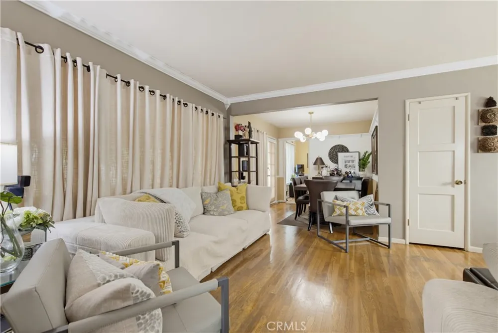 16858 Weddington Street Encino, CA 91436