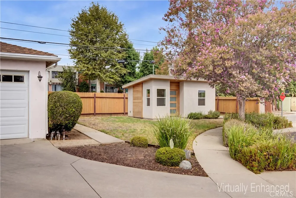 16858 Weddington Street Encino, CA 91436