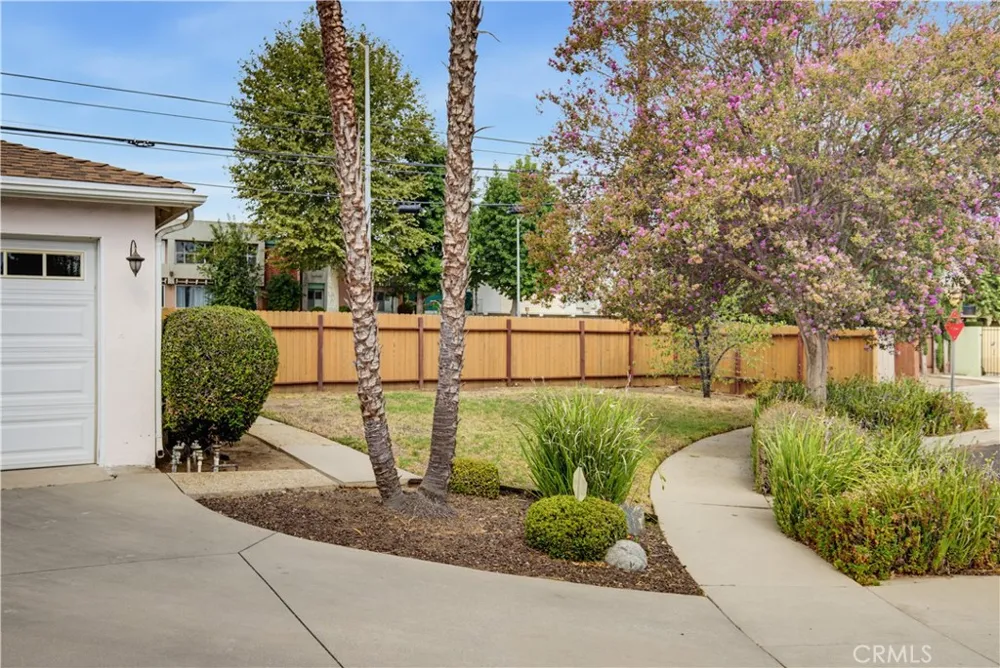 16858 Weddington Street Encino, CA 91436