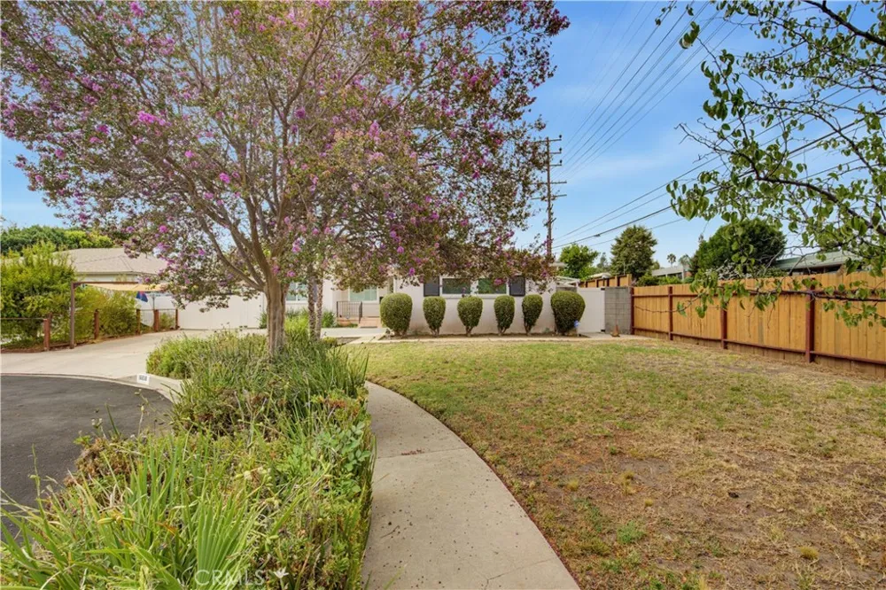 16858 Weddington Street Encino, CA 91436