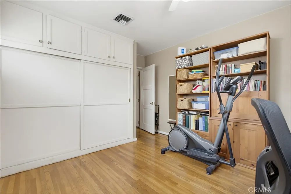 16858 Weddington Street Encino, CA 91436