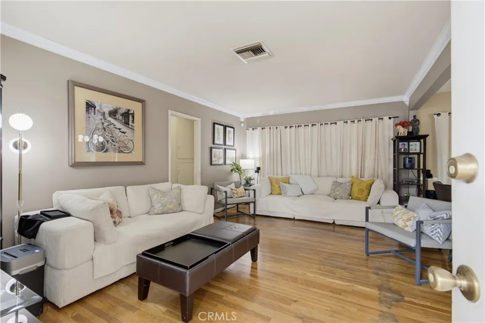 16858 Weddington Street Encino, CA 91436