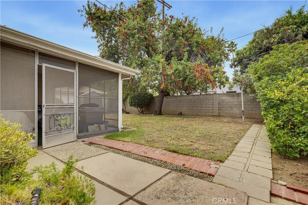 16858 Weddington Street Encino, CA 91436