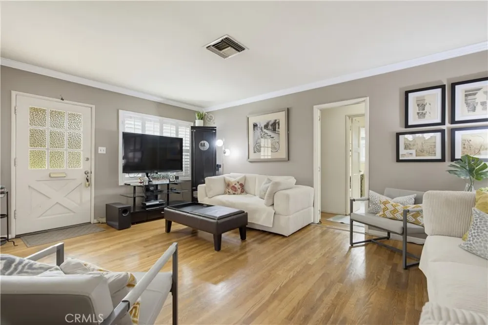 16858 Weddington Street Encino, CA 91436