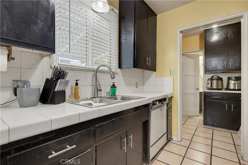 16858 Weddington Street Encino, CA 91436