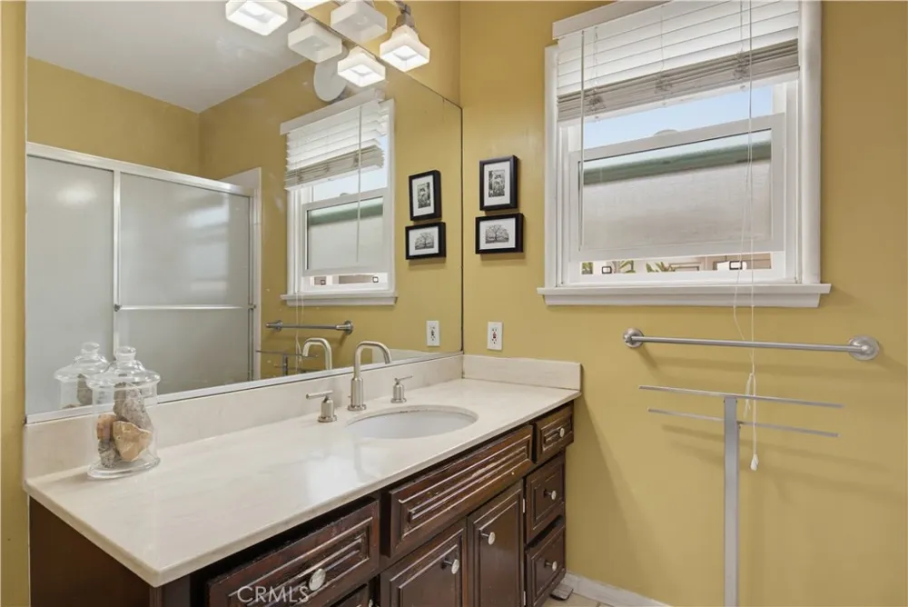 16858 Weddington Street Encino, CA 91436