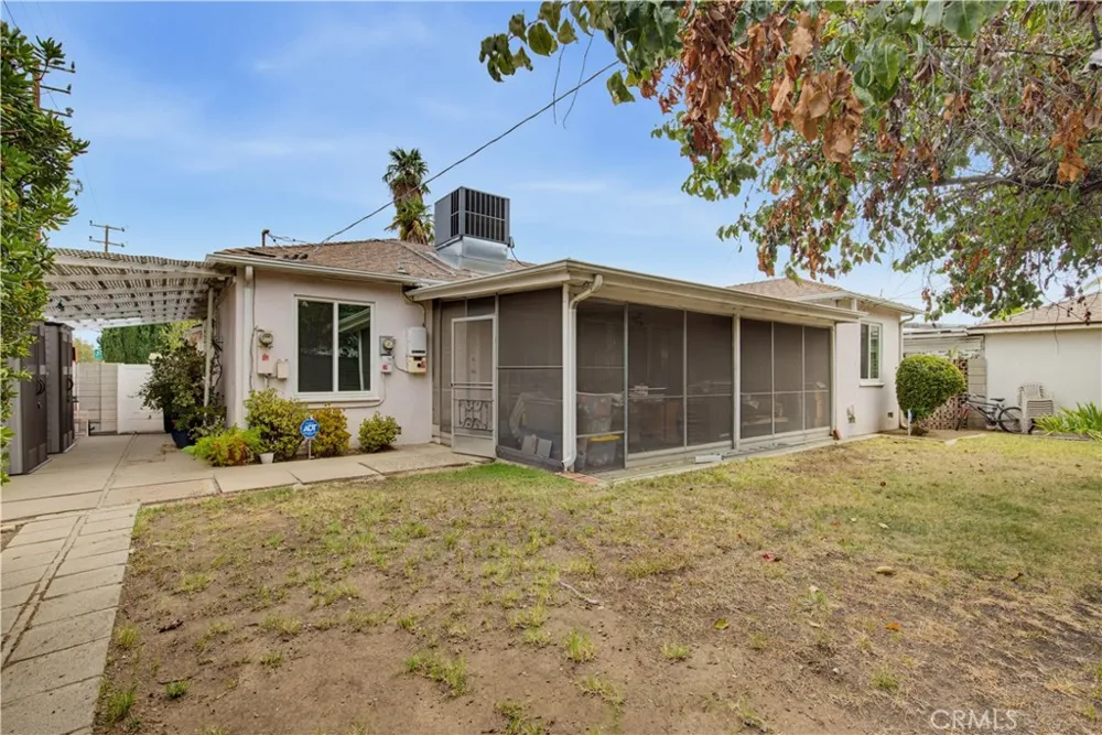 16858 Weddington Street Encino, CA 91436
