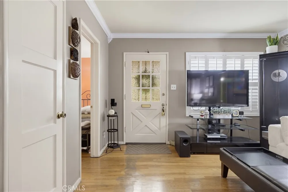 16858 Weddington Street Encino, CA 91436