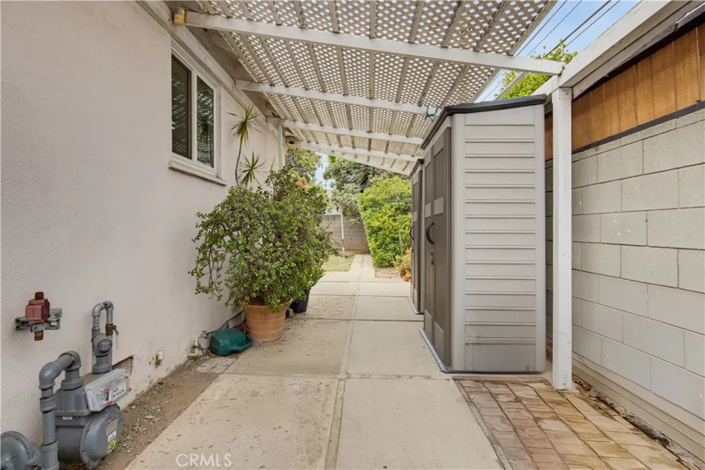 16858 Weddington Street Encino, CA 91436