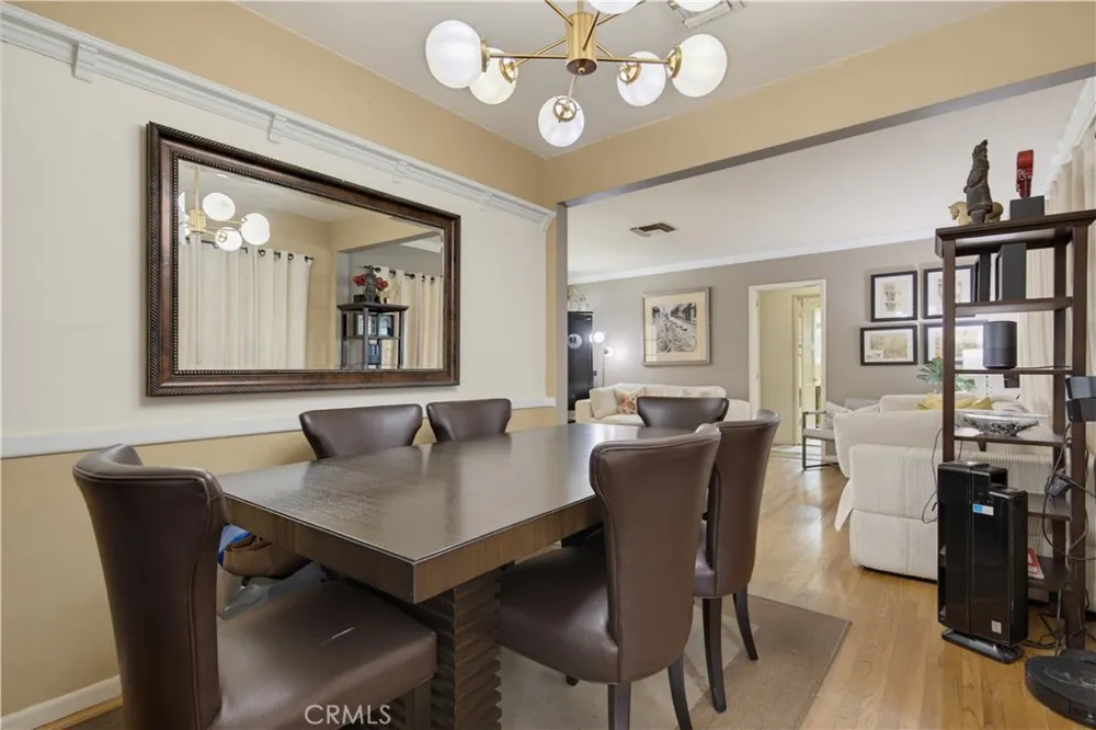 16858 Weddington Street Encino, CA 91436