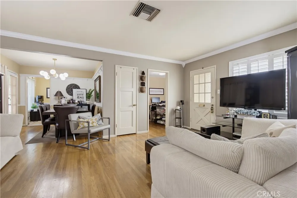 16858 Weddington Street Encino, CA 91436