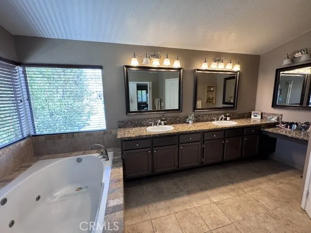 29347 Canyon Rim Canyon Country, CA 91387