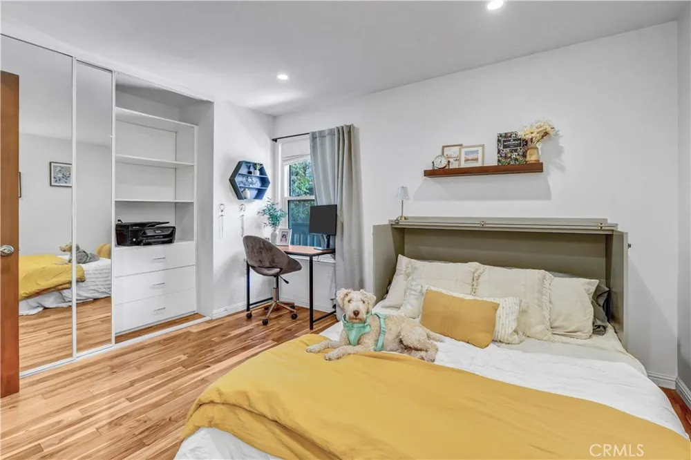 7050 Shoup #212 Canoga Park, CA 91303