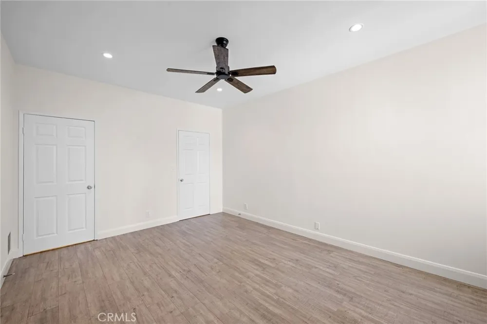 7211 Cozycroft Avenue #16 Winnetka, CA 91306