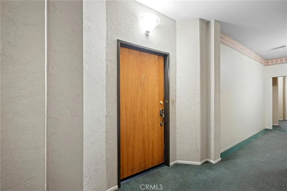 7211 Cozycroft Avenue #16 Winnetka, CA 91306