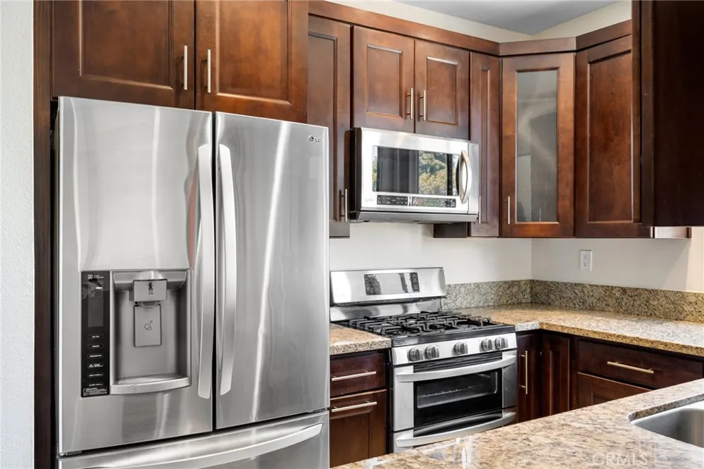 7211 Cozycroft Avenue #16 Winnetka, CA 91306