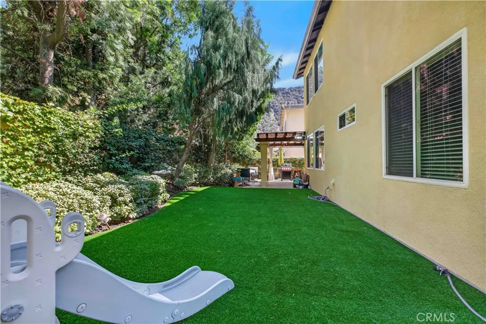 22 Mossdale Court Azusa, CA 91702
