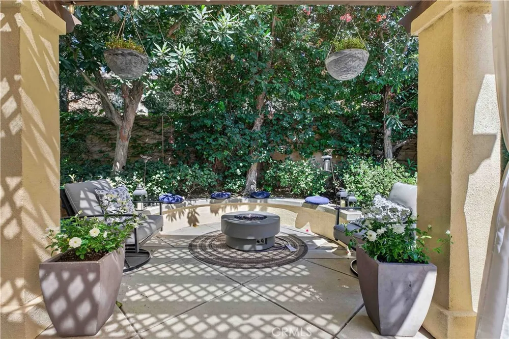 22 Mossdale Court Azusa, CA 91702