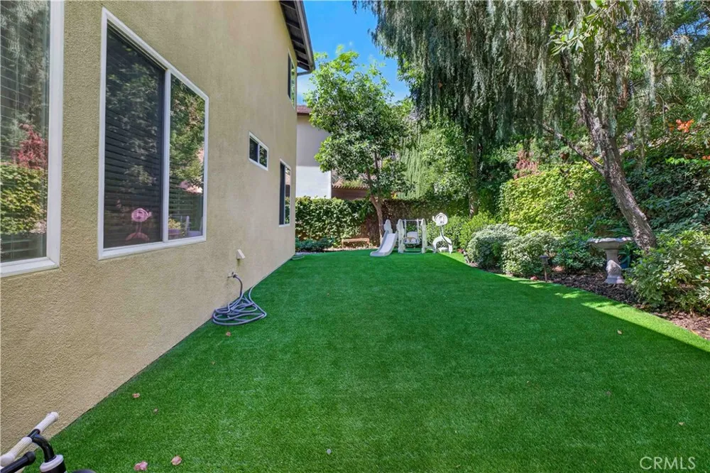 22 Mossdale Court Azusa, CA 91702