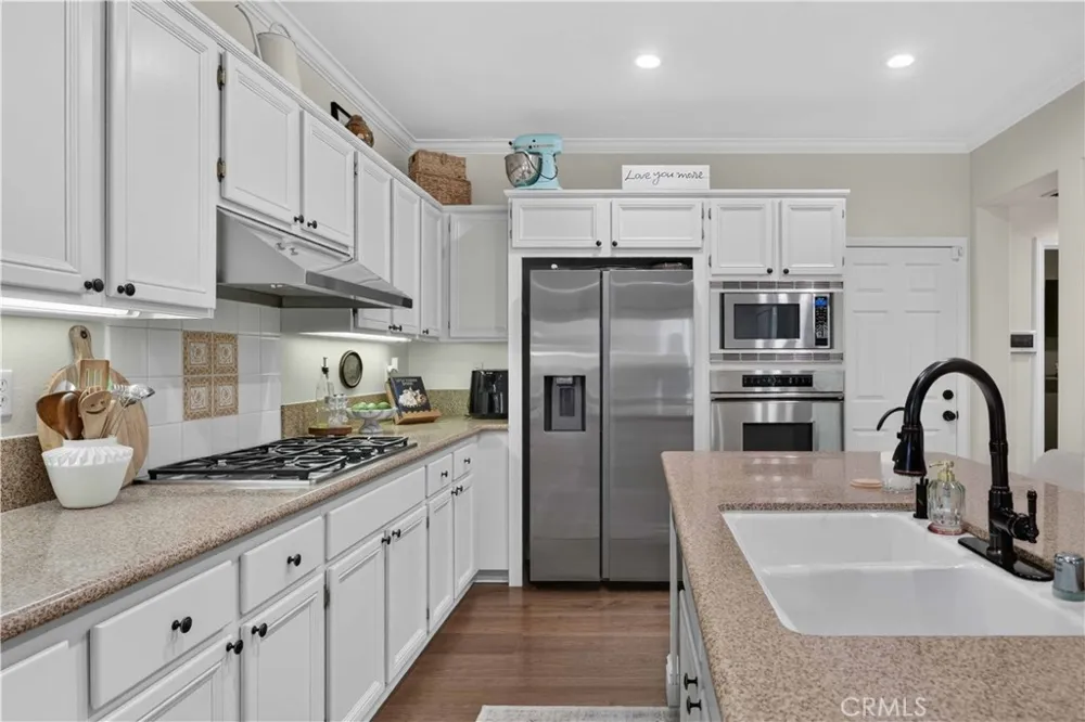 22 Mossdale Court Azusa, CA 91702