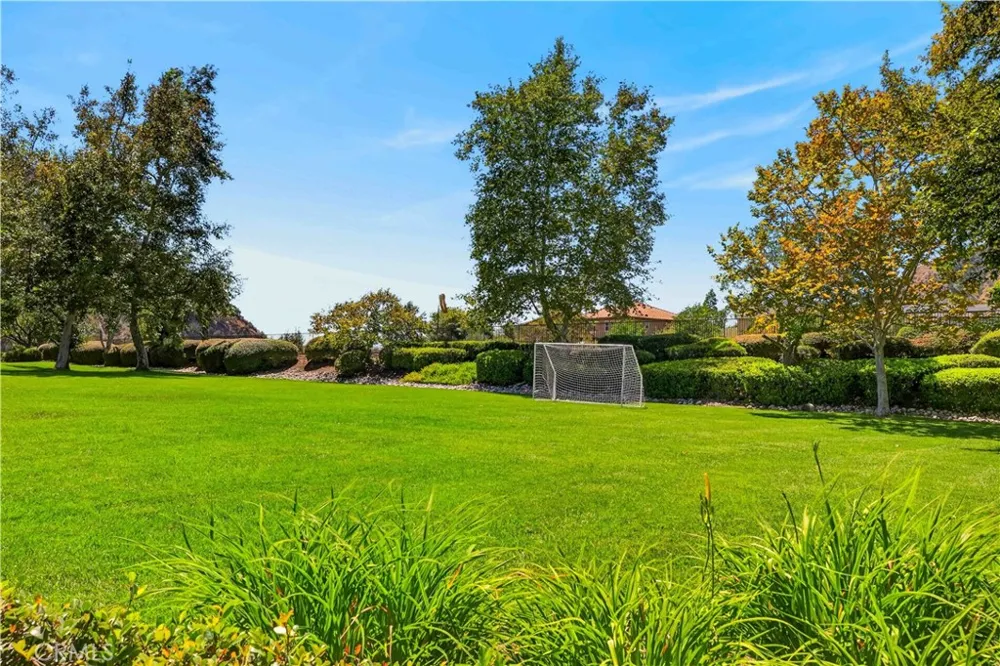 22 Mossdale Court Azusa, CA 91702