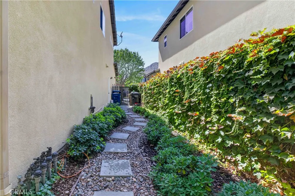 22 Mossdale Court Azusa, CA 91702