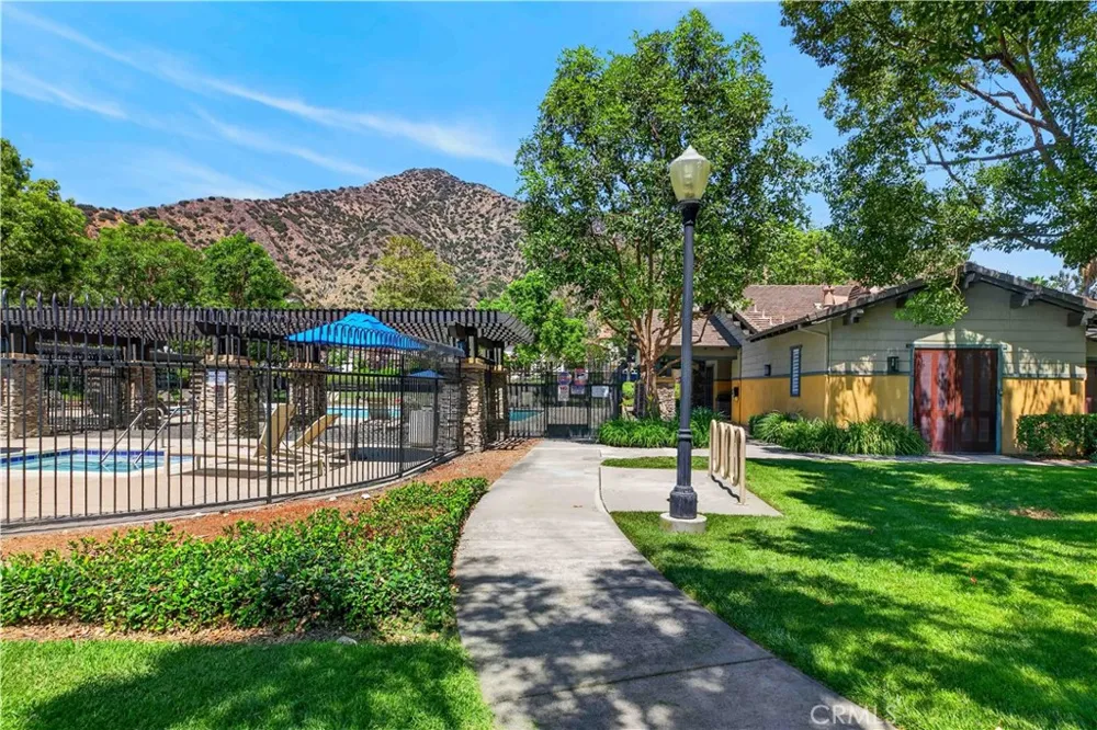 22 Mossdale Court Azusa, CA 91702