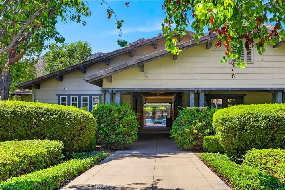22 Mossdale Court Azusa, CA 91702