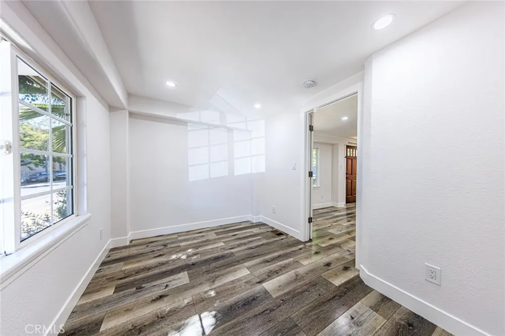 566 Oak Street Glendale, CA 91204