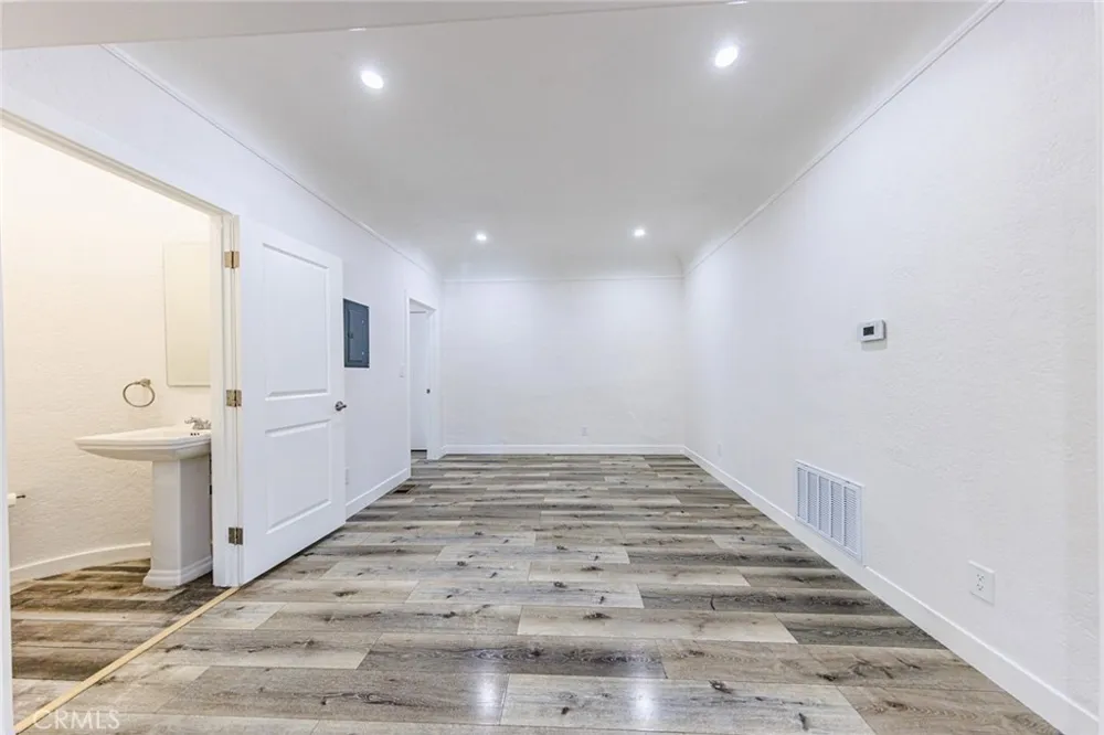 566 Oak Street Glendale, CA 91204