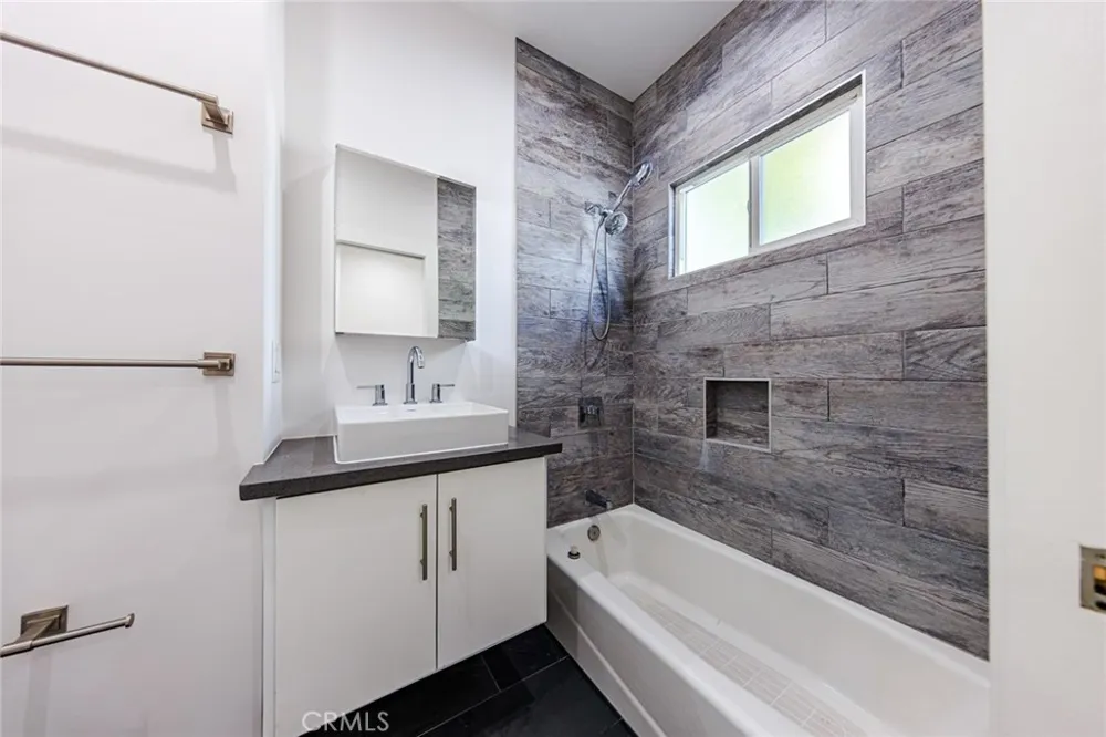 566 Oak Street Glendale, CA 91204