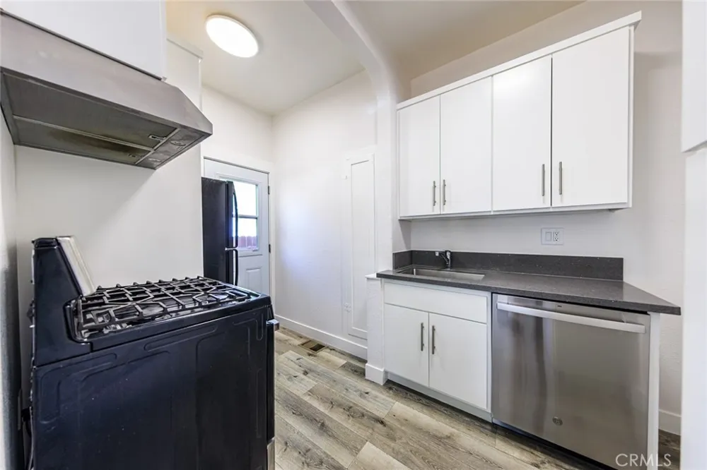 566 Oak Street Glendale, CA 91204