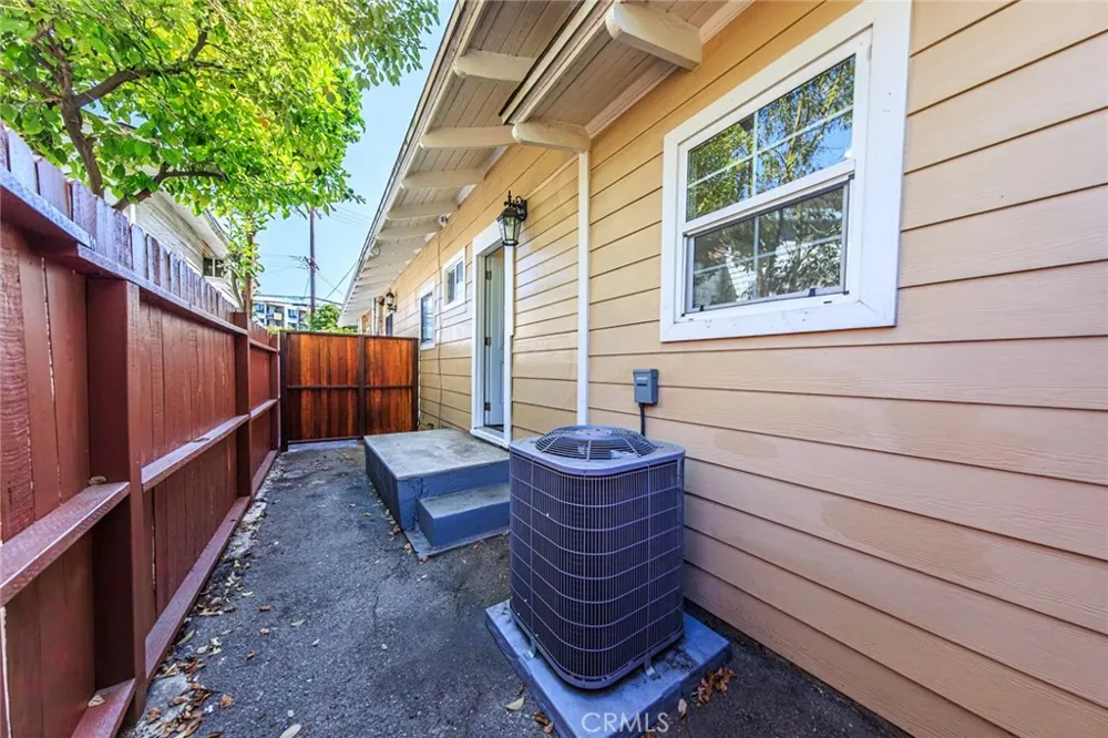 566 Oak Street Glendale, CA 91204
