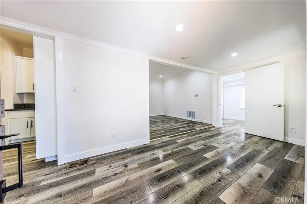 566 Oak Street Glendale, CA 91204