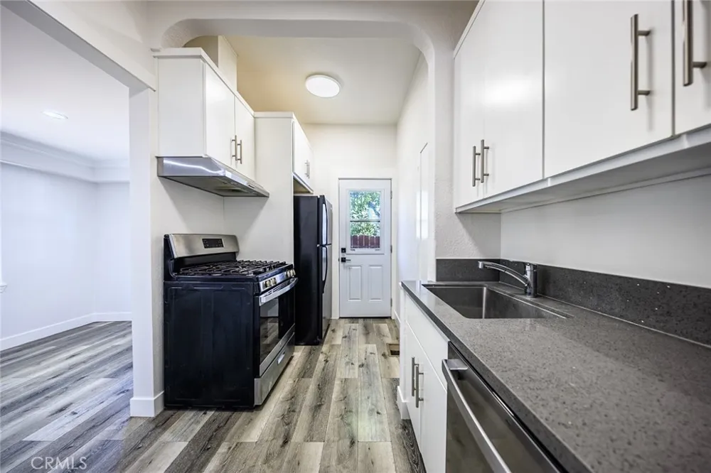 566 Oak Street Glendale, CA 91204