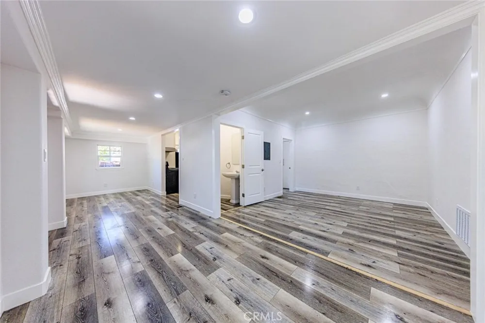 566 Oak Street Glendale, CA 91204