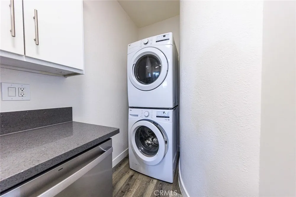 566 Oak Street Glendale, CA 91204
