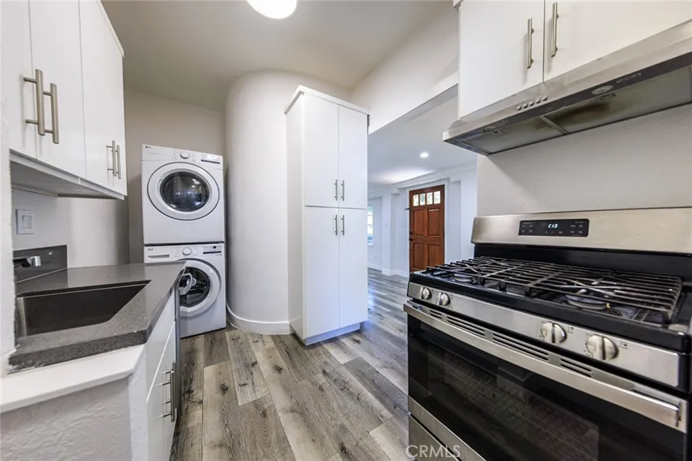 566 Oak Street Glendale, CA 91204