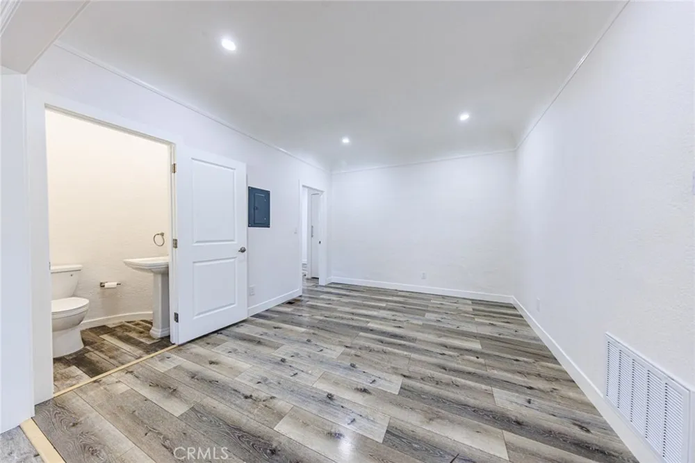 566 Oak Street Glendale, CA 91204