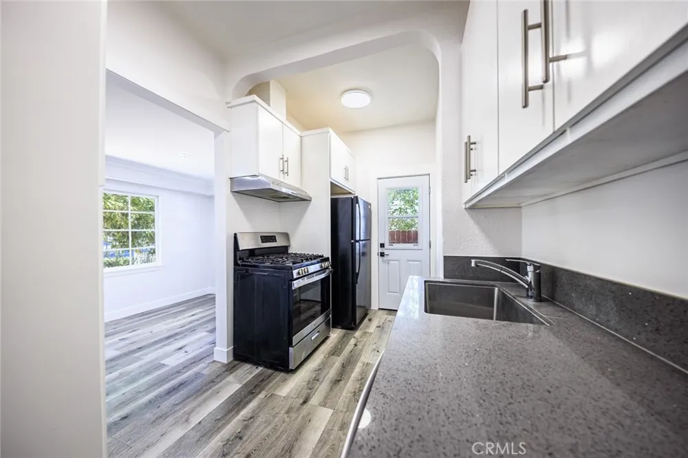566 Oak Street Glendale, CA 91204